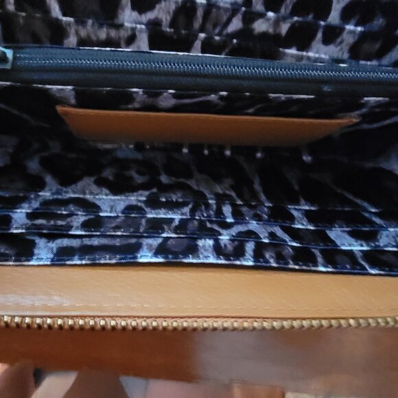 KENNETH COLE Saddle Brown Leather Wallet W/ Removable Wristlet- Zip Around - Picture 6 of 14